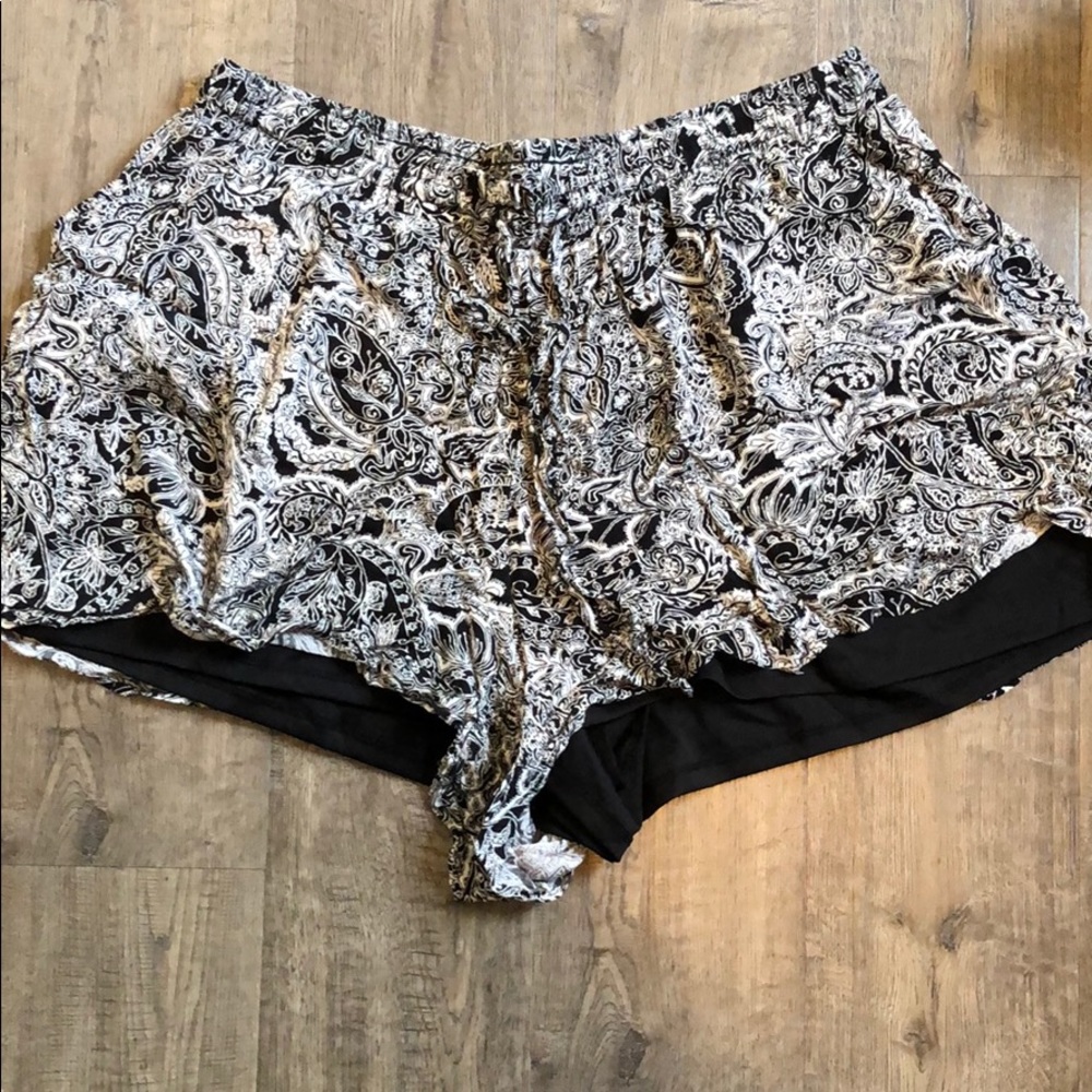 Torrid flowy shorts